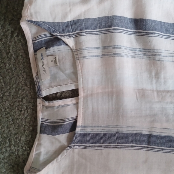 Calvin Klein light, gauzy flutter sleeve top - Picture 2 of 3